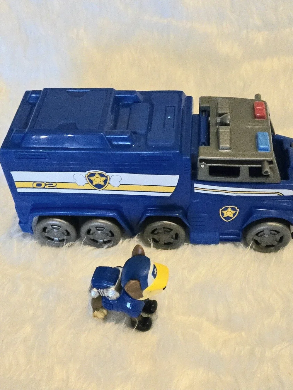 PAW Patrol Big Truck Pups Chase Rescue Truck and Figure set by Spin Master